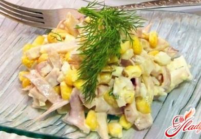 Салат с кальмарами и кукурузой — оригинальные рецепты в простом исполнении!
